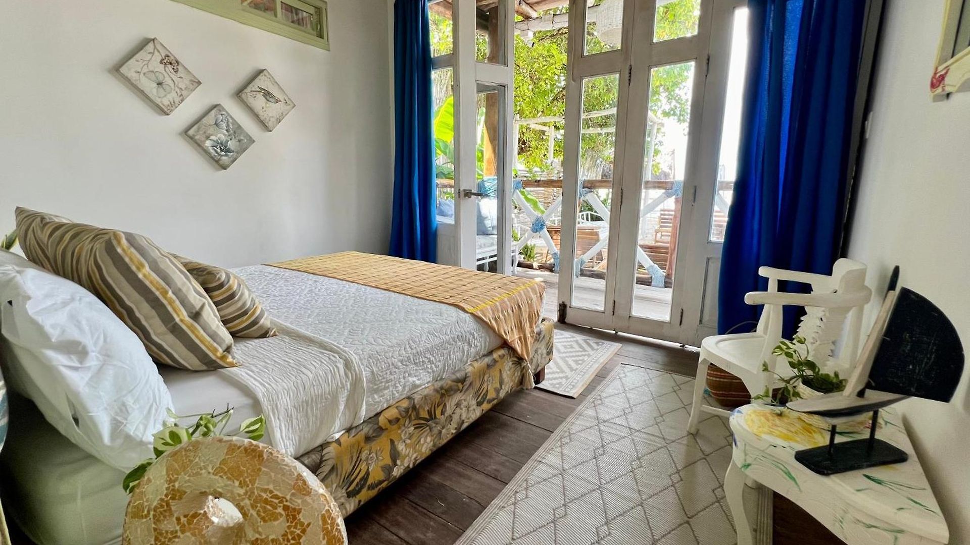 Mira Mira Hostal *