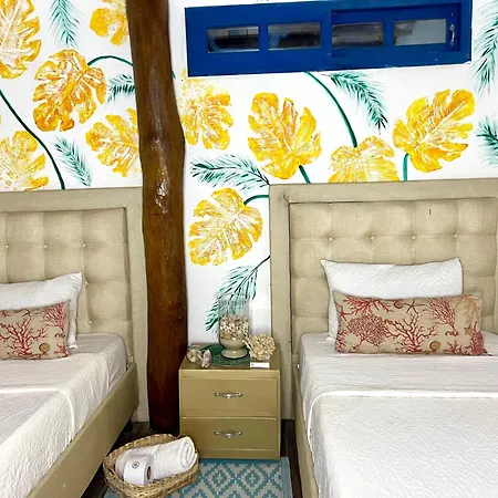 Mira Mira Hostal *