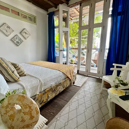 Mira Mira Hostal *